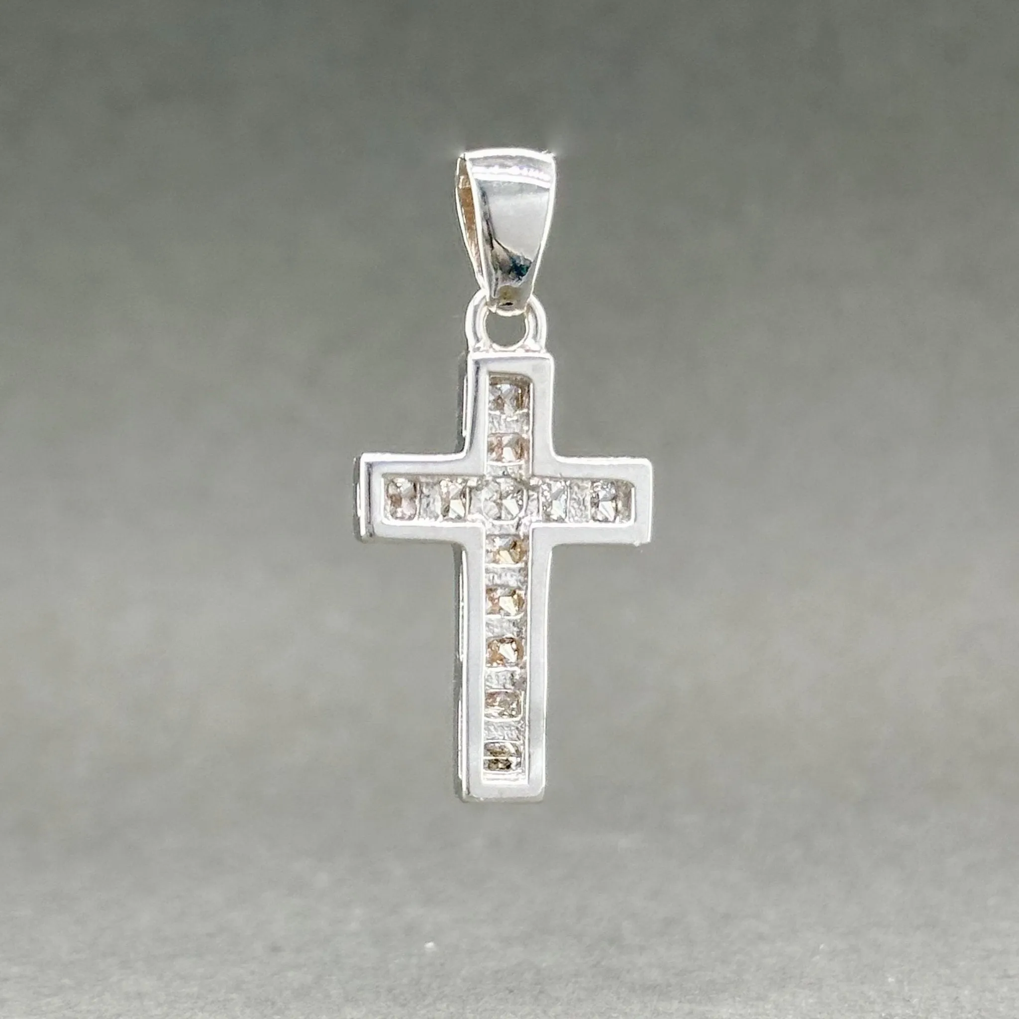 Estate 14K W Gold 0.90ctw G-H/VS2-SI1 Diamond Cross Pendant